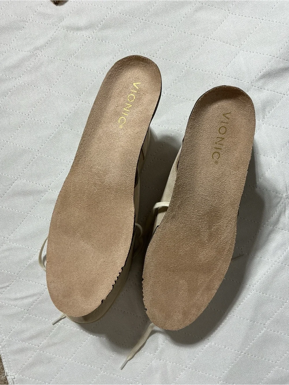 Vionic Callie Gold Shimmer Leather Sneaker NWOB Size 9.5